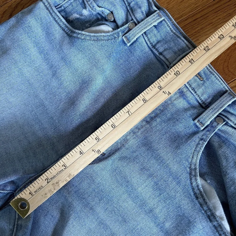 Levi's SilverTab Mom Jeans Womens‎ Size 29 Stone Ripped High Waisted Denim